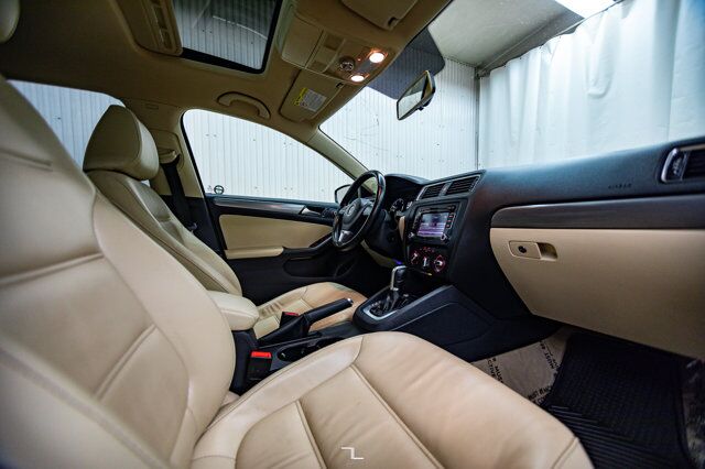 2014 Volkswagen Jetta Highline TDI Diesel Leather Roof Red Deer AB