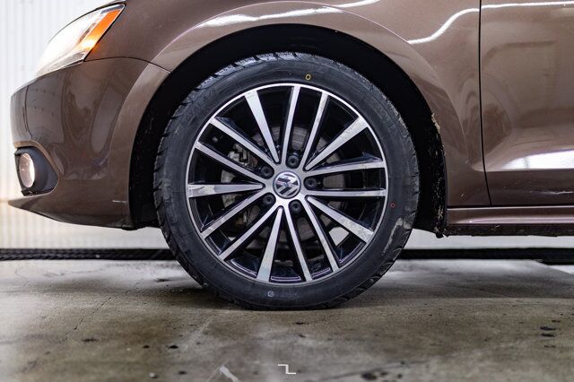 2014 Volkswagen Jetta Highline TDI Diesel Leather Roof Red Deer AB