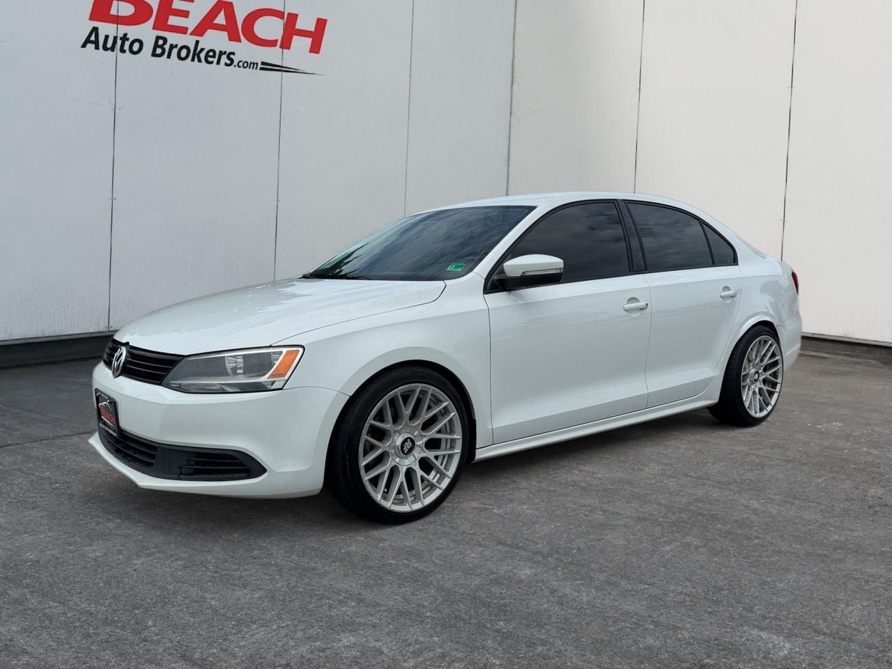2014 Volkswagen Jetta Sedan SE, MANUAL, KEYLESS ENTRY, ALL WEATHER FLOORMATS, LEATHER SEATS, CLEAN CARFAX VEHICLE, COME SEE WHY THIS COULD BE YOUR NEXT CAR!!! Norfolk VA