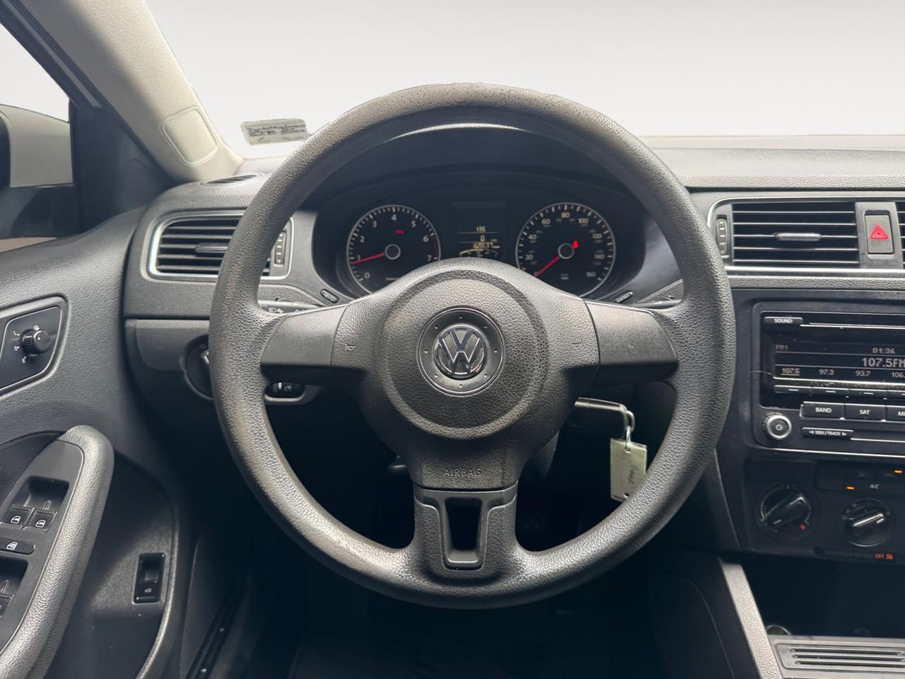 2014 Volkswagen Jetta Sedan SE, MANUAL, KEYLESS ENTRY, ALL WEATHER FLOORMATS, LEATHER SEATS, CLEAN CARFAX VEHICLE, COME SEE WHY THIS COULD BE YOUR NEXT CAR!!! Norfolk VA