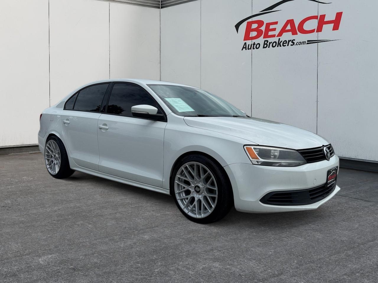 2014 Volkswagen Jetta Sedan SE, MANUAL, KEYLESS ENTRY, ALL WEATHER FLOORMATS, LEATHER SEATS, CLEAN CARFAX VEHICLE, COME SEE WHY THIS COULD BE YOUR NEXT CAR!!! Norfolk VA