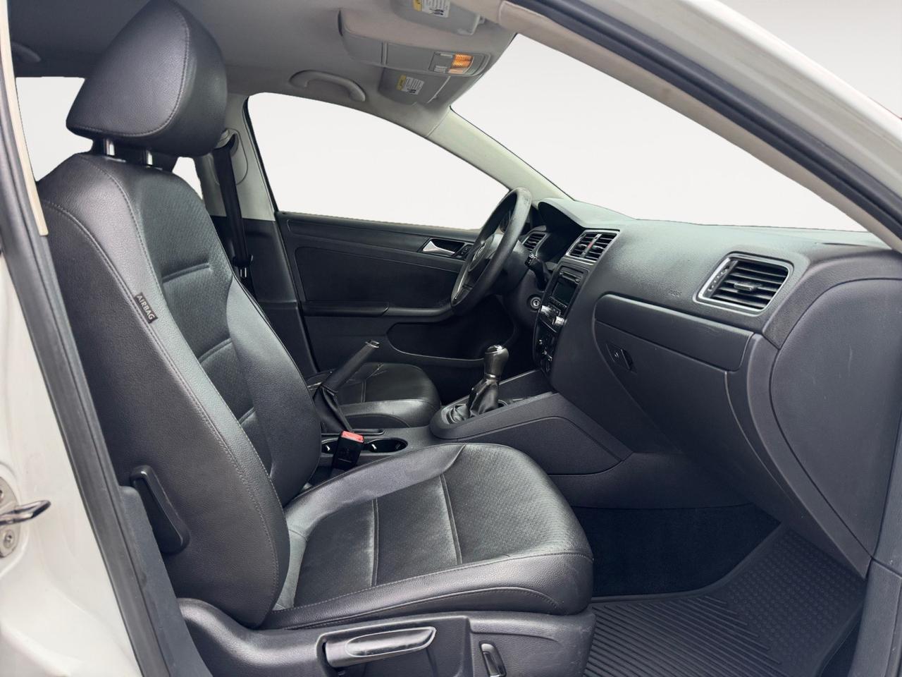2014 Volkswagen Jetta Sedan SE, MANUAL, KEYLESS ENTRY, ALL WEATHER FLOORMATS, LEATHER SEATS, CLEAN CARFAX VEHICLE, COME SEE WHY THIS COULD BE YOUR NEXT CAR!!! Norfolk VA