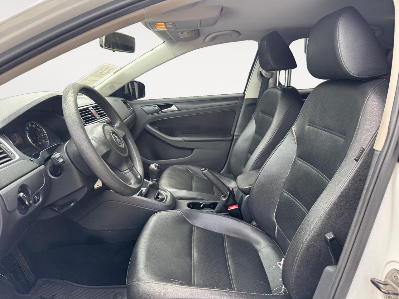 2014 Volkswagen Jetta Sedan SE, MANUAL, KEYLESS ENTRY, ALL WEATHER FLOORMATS, LEATHER SEATS, CLEAN CARFAX VEHICLE, COME SEE WHY THIS COULD BE YOUR NEXT CAR!!! Norfolk VA