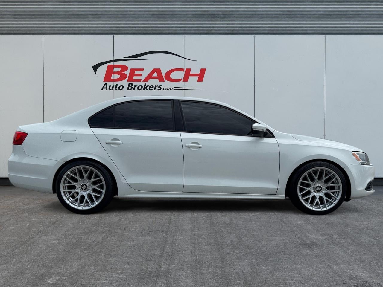 2014 Volkswagen Jetta Sedan SE, MANUAL, KEYLESS ENTRY, ALL WEATHER FLOORMATS, LEATHER SEATS, CLEAN CARFAX VEHICLE, COME SEE WHY THIS COULD BE YOUR NEXT CAR!!! Norfolk VA