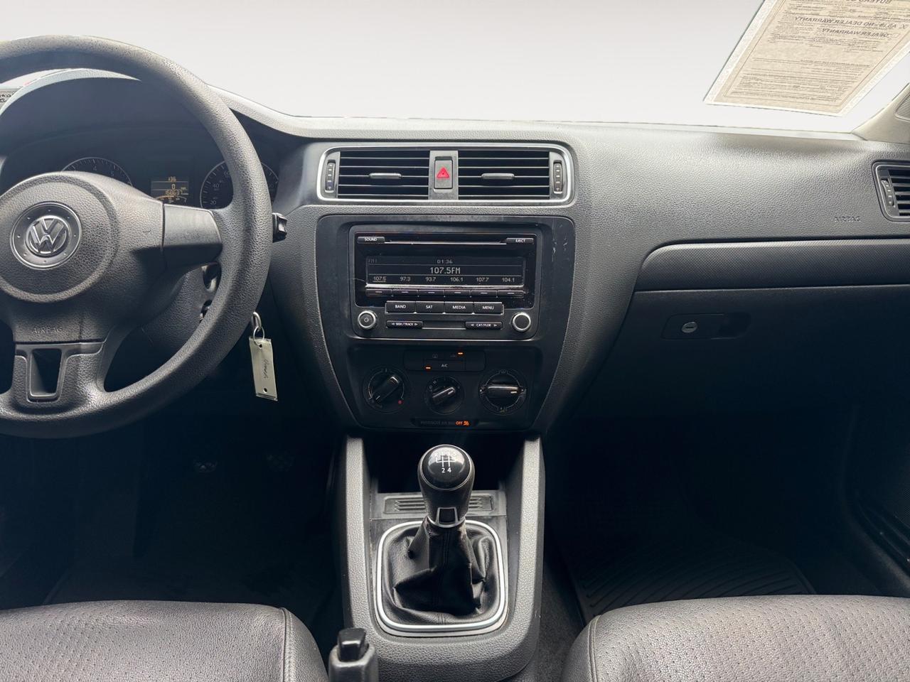 2014 Volkswagen Jetta Sedan SE, MANUAL, KEYLESS ENTRY, ALL WEATHER FLOORMATS, LEATHER SEATS, CLEAN CARFAX VEHICLE, COME SEE WHY THIS COULD BE YOUR NEXT CAR!!! Norfolk VA