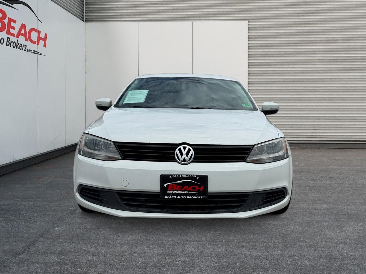2014 Volkswagen Jetta Sedan SE, MANUAL, KEYLESS ENTRY, ALL WEATHER FLOORMATS, LEATHER SEATS, CLEAN CARFAX VEHICLE, COME SEE WHY THIS COULD BE YOUR NEXT CAR!!! Norfolk VA