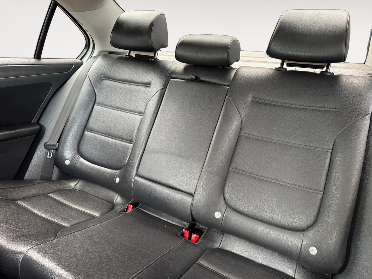 2014 Volkswagen Jetta Sedan SE, MANUAL, KEYLESS ENTRY, ALL WEATHER FLOORMATS, LEATHER SEATS, CLEAN CARFAX VEHICLE, COME SEE WHY THIS COULD BE YOUR NEXT CAR!!! Norfolk VA