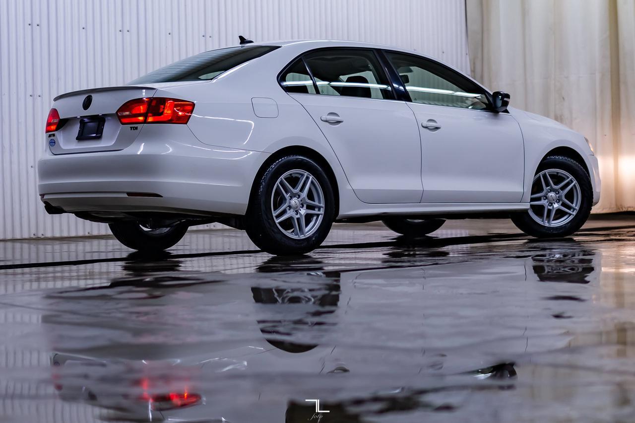 2014 Volkswagen Jetta TDI Highline Diesel Leather Roof Nav Red Deer AB