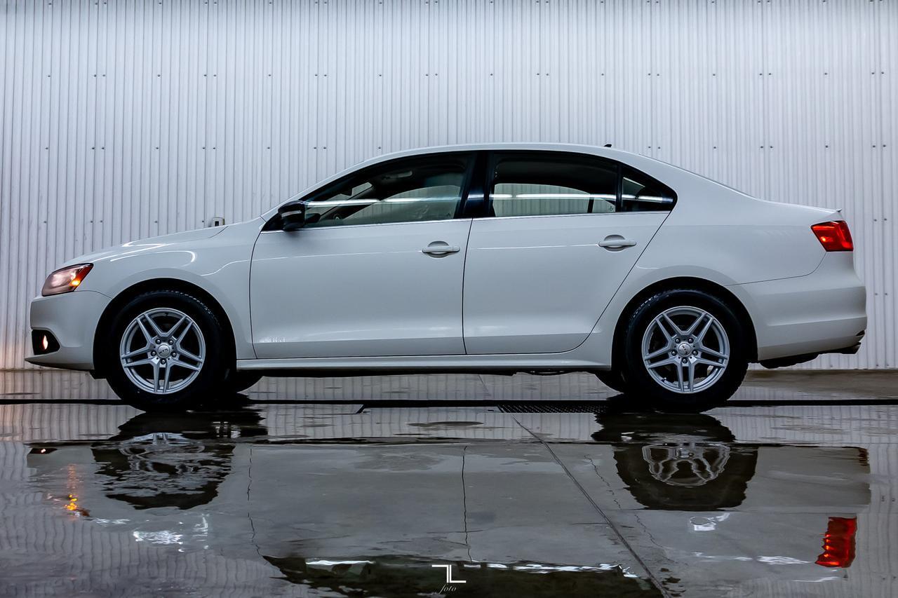 2014 Volkswagen Jetta TDI Highline Diesel Leather Roof Nav Red Deer AB