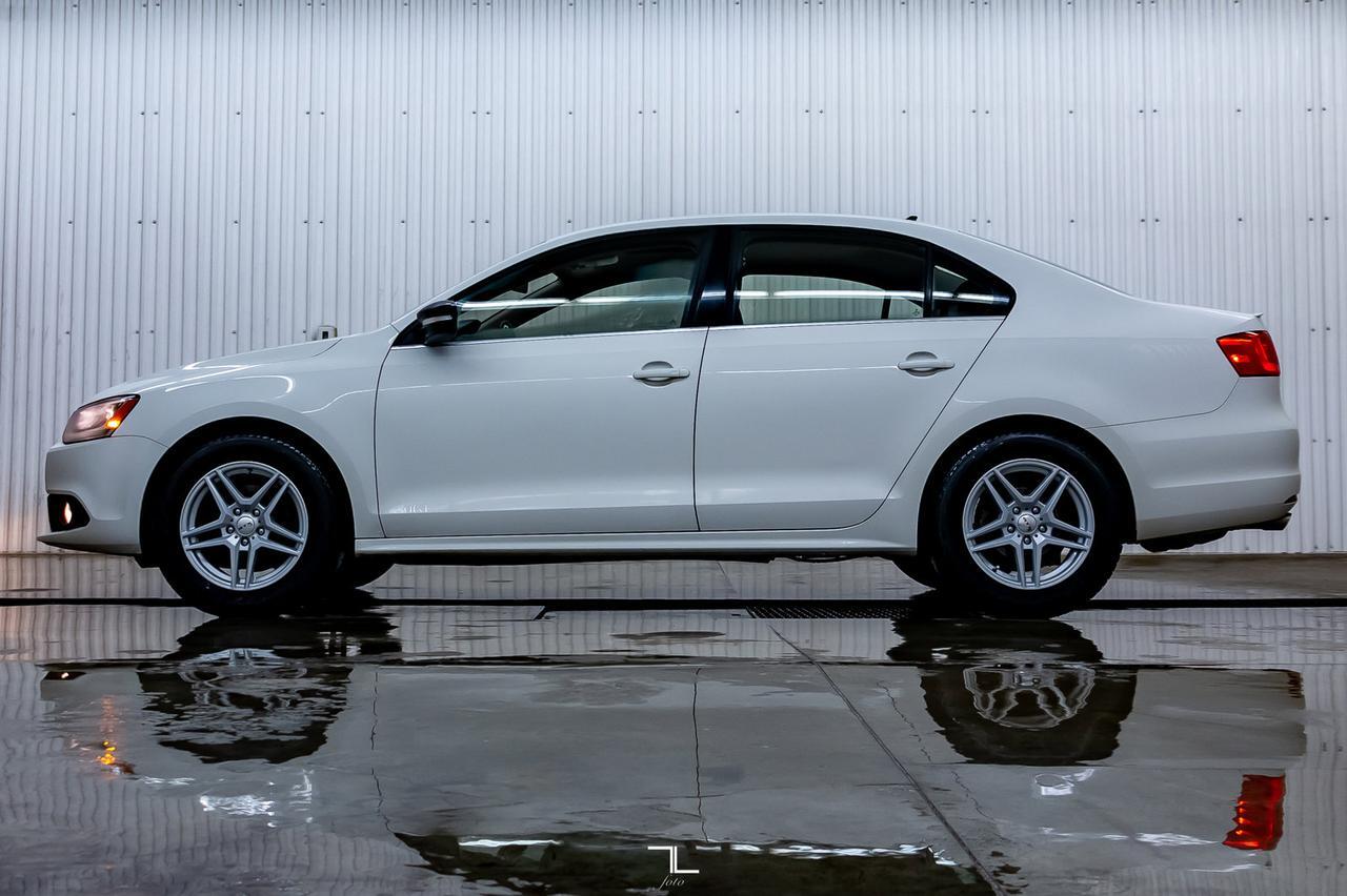 2014 Volkswagen Jetta TDI Highline Diesel Leather Roof Nav Red Deer AB