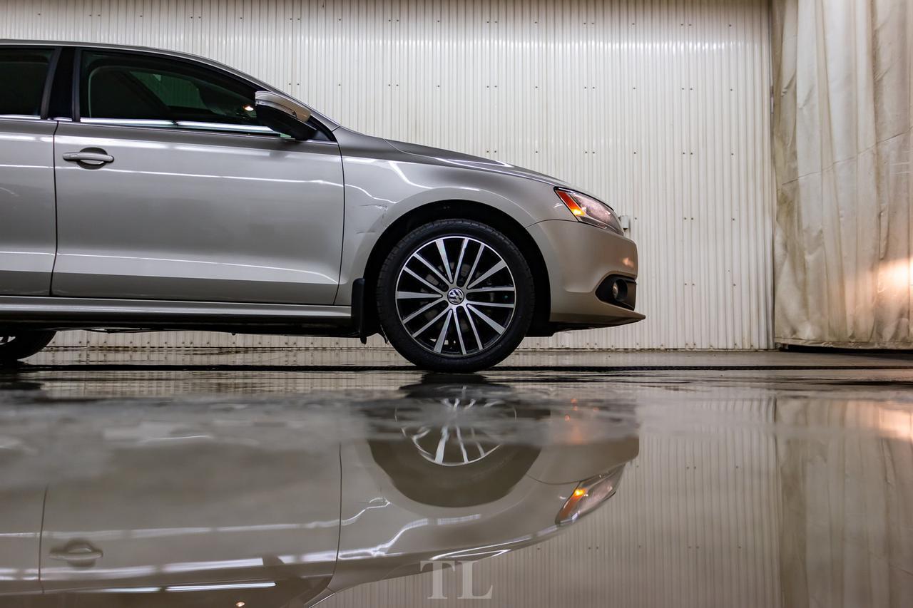 2014 Volkswagen Jetta TDI Highline Diesel Leather Roof Red Deer AB