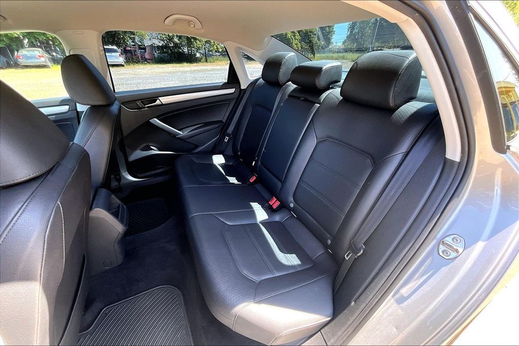 2014 Volkswagen Passat 1.8T Wolfsburg Edition OR