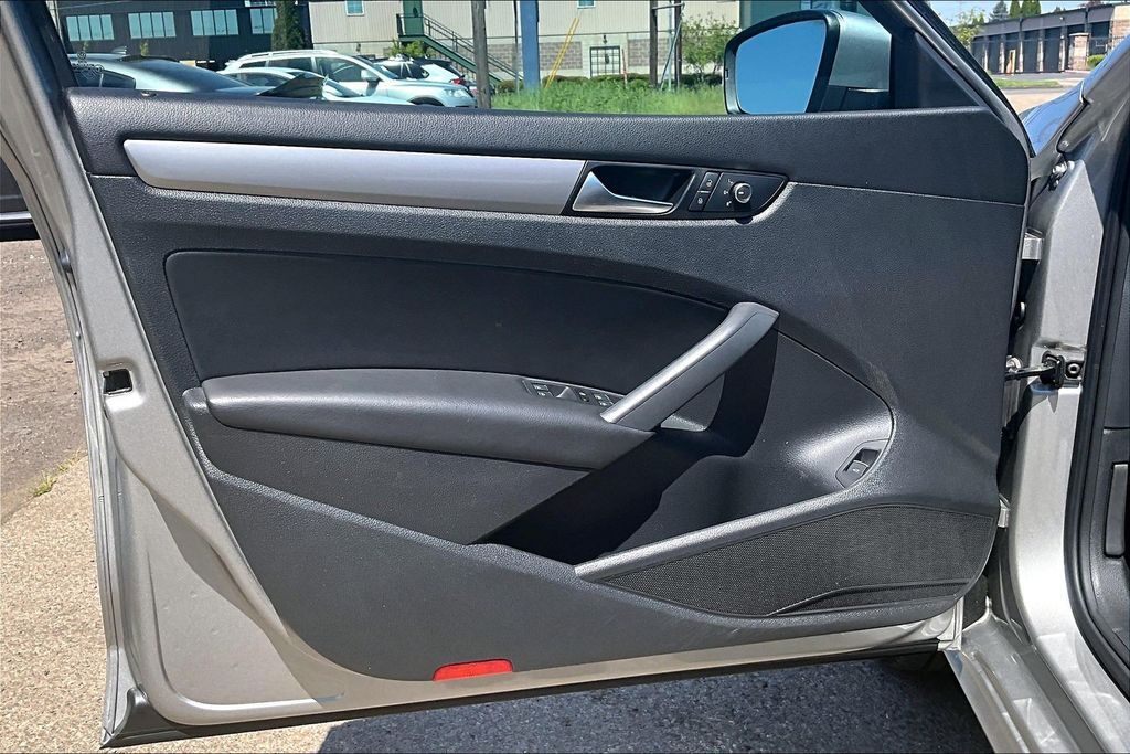 2014 Volkswagen Passat 1.8T Wolfsburg Edition OR