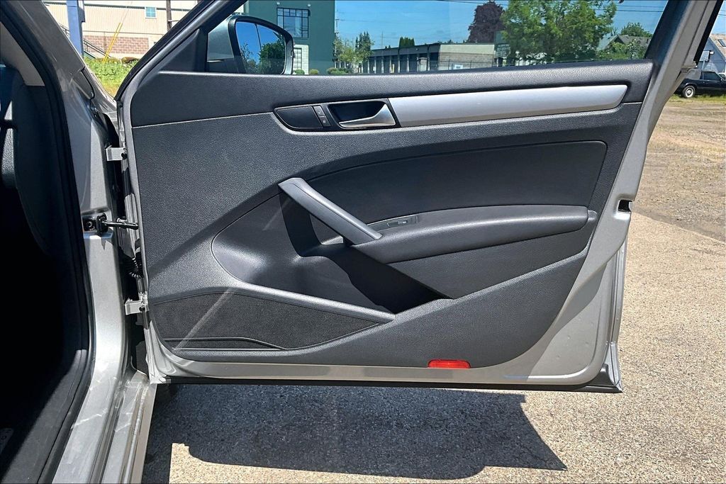 2014 Volkswagen Passat 1.8T Wolfsburg Edition OR