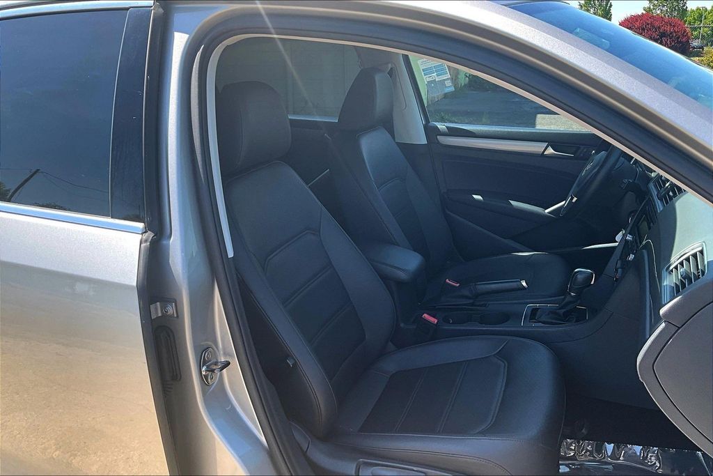2014 Volkswagen Passat 1.8T Wolfsburg Edition OR