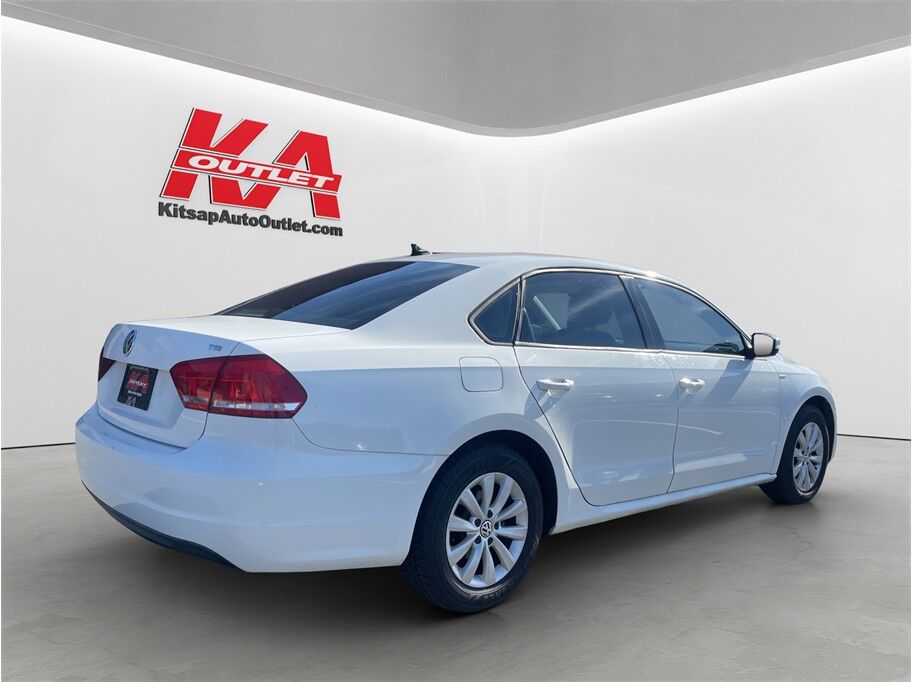 2014 Volkswagen Passat 1.8T Wolfsburg Edition Sedan 4D