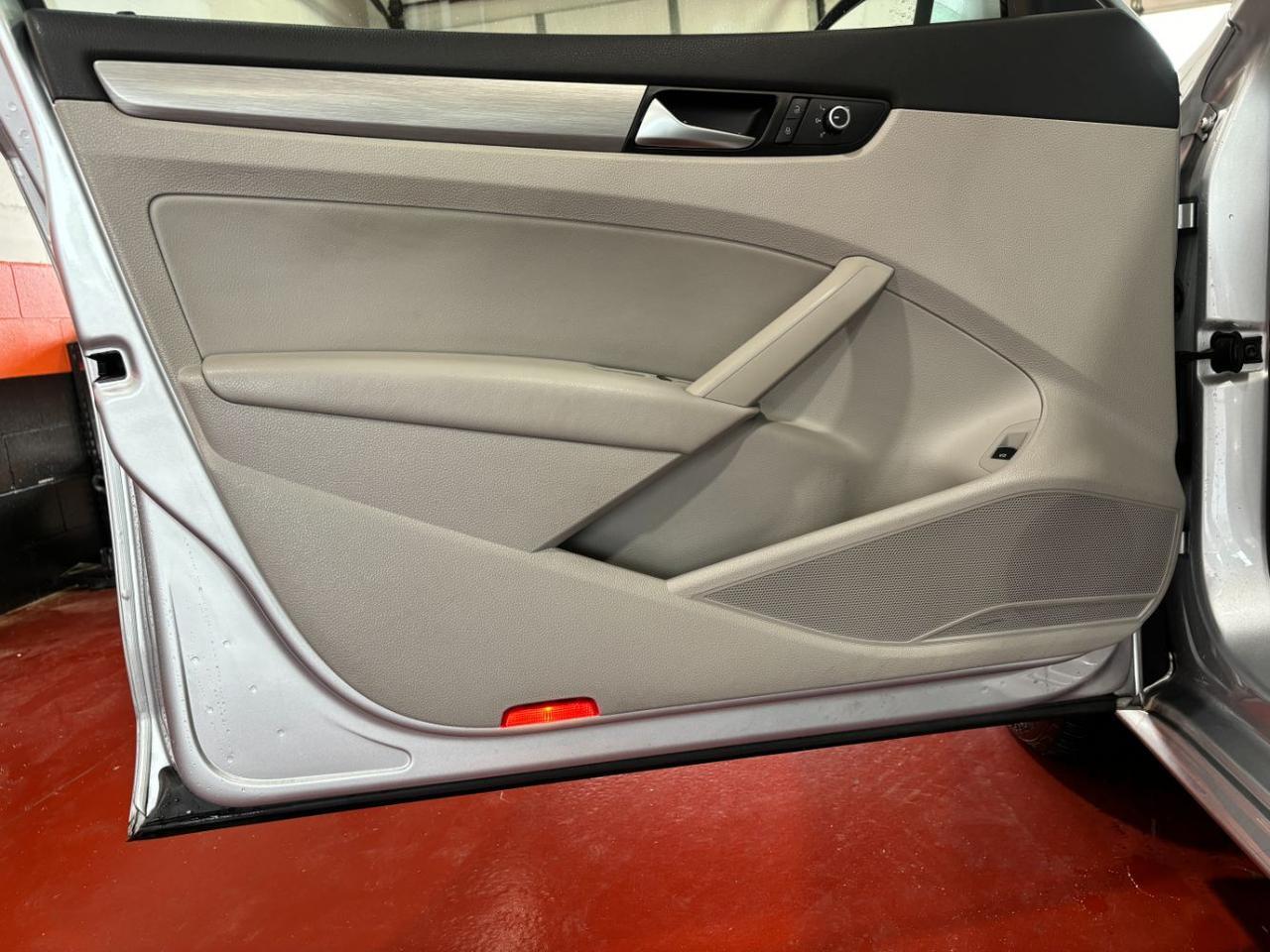 2014 Volkswagen Passat 2.5L SE Franklin OH