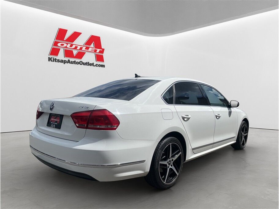 2014 Volkswagen Passat TDI SEL Premium Sedan 4D