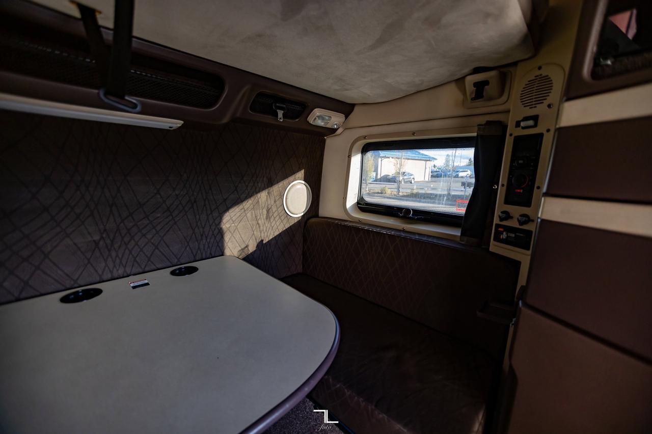 2014 Volvo VNL 670 Tractor Sleeper Red Deer AB