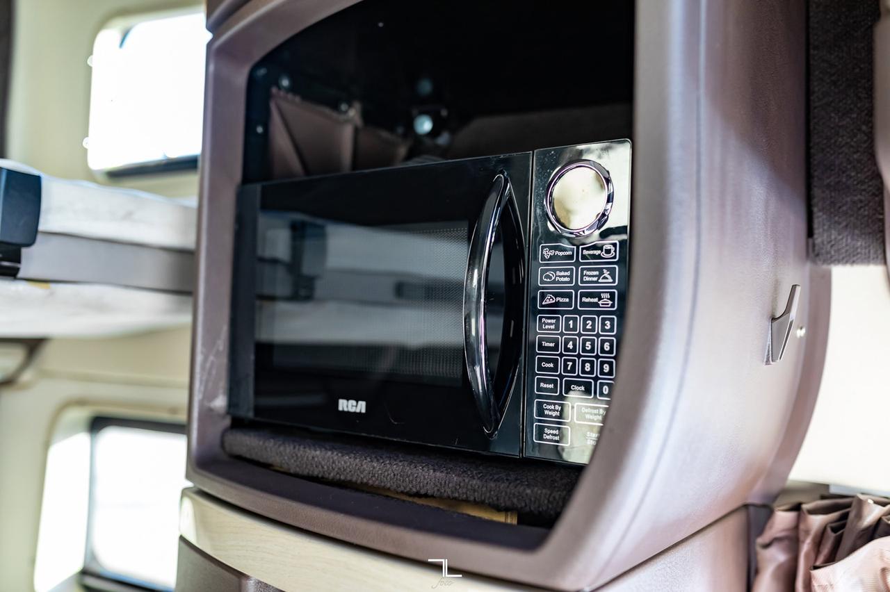 2014 Volvo VNL 670 Tractor Sleeper Red Deer AB