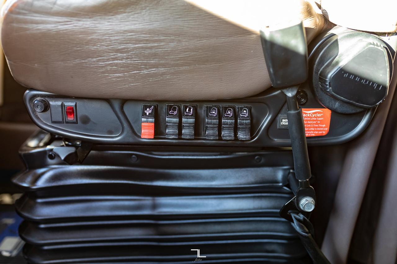 2014 Volvo VNL 670 Tractor Sleeper Red Deer AB