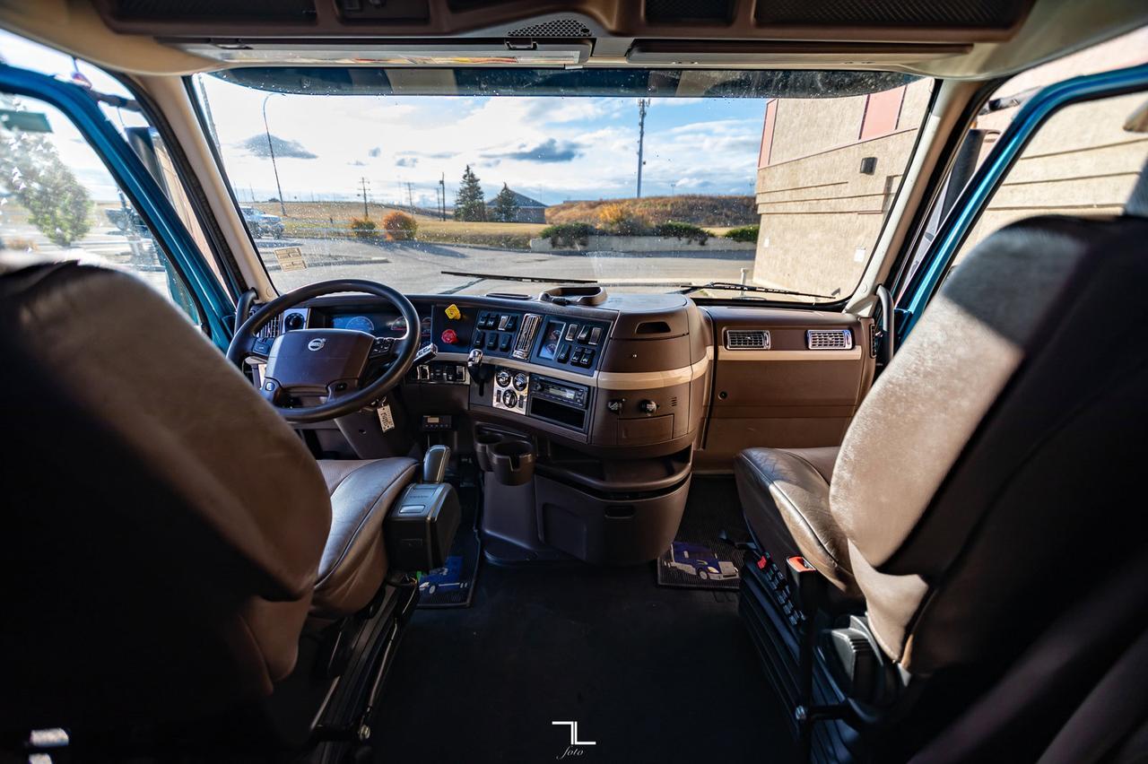 2014 Volvo VNL 670 Tractor Sleeper Red Deer AB