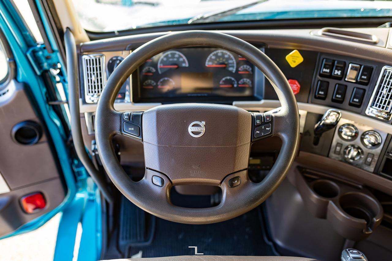 2014 Volvo VNL 670 Tractor Sleeper Red Deer AB