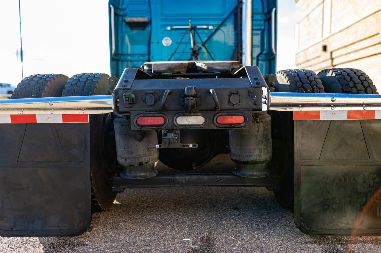 2014 Volvo VNL 670 Tractor Sleeper Red Deer AB