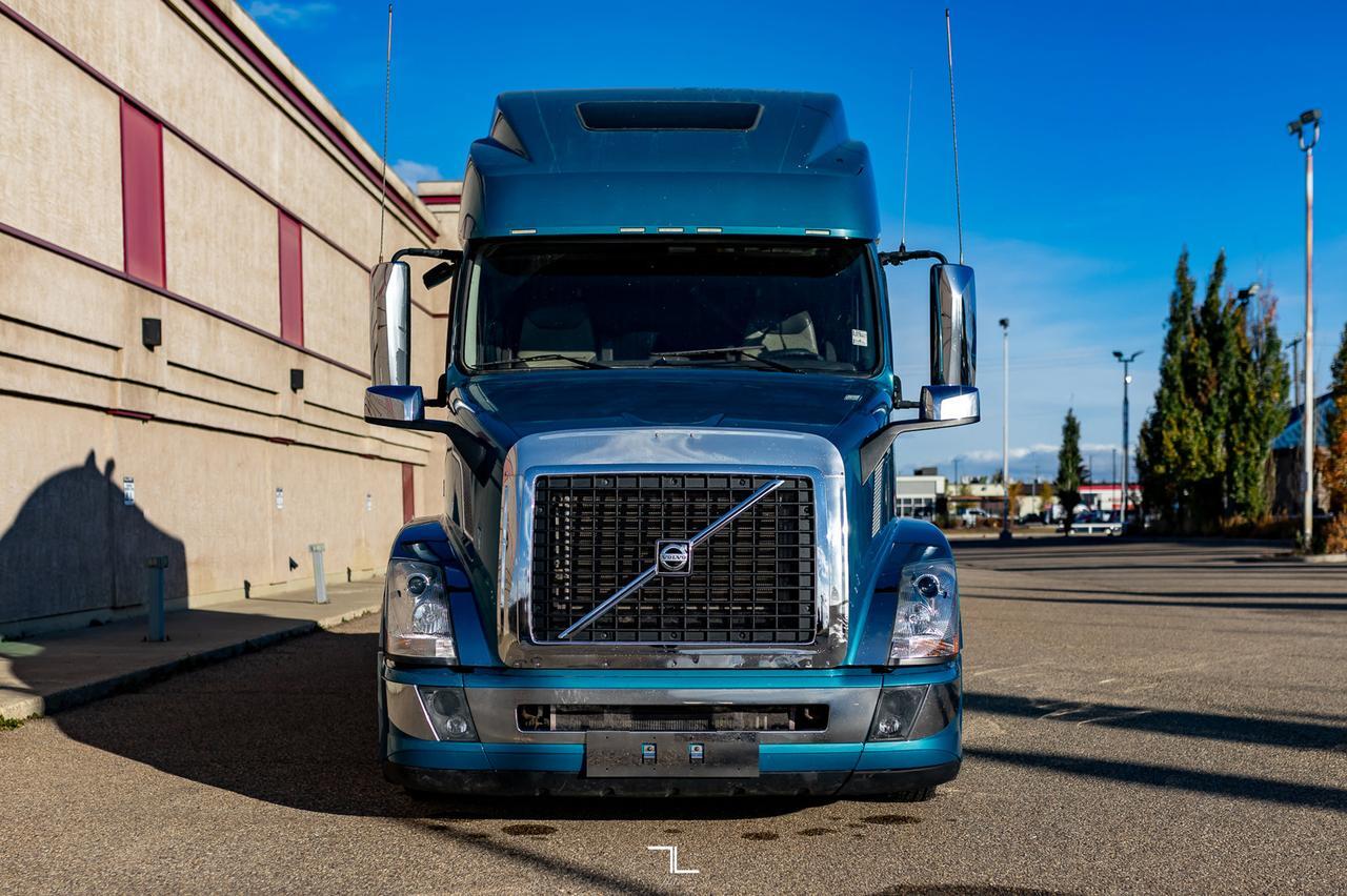 2014 Volvo VNL 670 Tractor Sleeper Red Deer AB