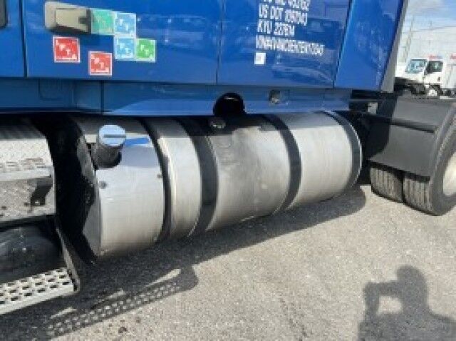 2014 Volvo VNL Sleeper Cab Truck Mechanic Special, Sold AS IS Miami FL