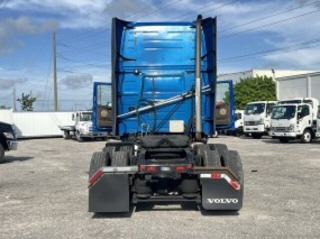 2014 Volvo VNL Sleeper Cab Truck Mechanic Special, Sold AS IS