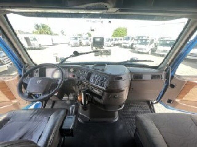2014 Volvo VNL Sleeper Cab Truck Mechanic Special, Sold AS IS Miami FL
