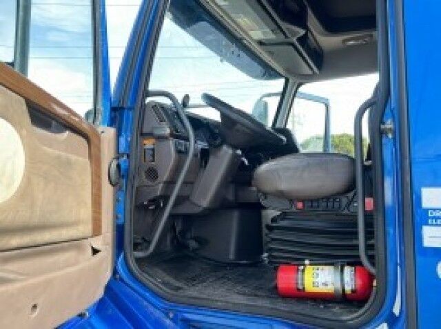 2014 Volvo VNL Sleeper Cab Truck Mechanic Special, Sold AS IS Miami FL