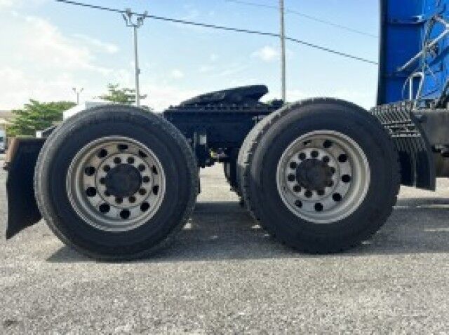 2014 Volvo VNL Sleeper Cab Truck Mechanic Special, Sold AS IS Miami FL