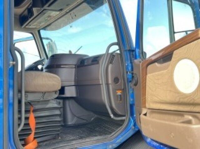 2014 Volvo VNL Sleeper Cab Truck Mechanic Special, Sold AS IS Miami FL
