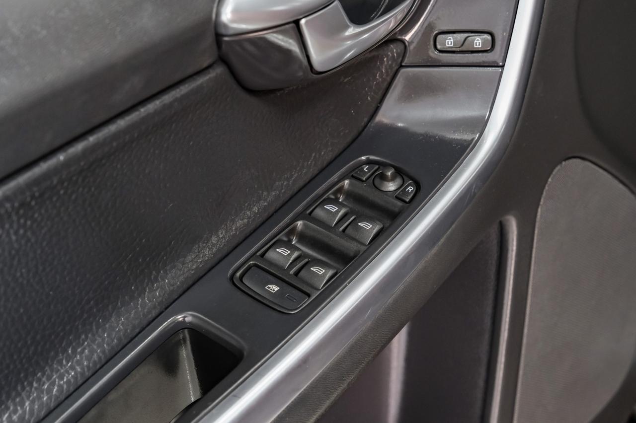 2014 Volvo XC60 3.2 PREMIER BLIND SPOT INFO LANE CHANGE ASSIST PANORMA LEATHER SEATS PUSH BUTTON START Carrollton TX