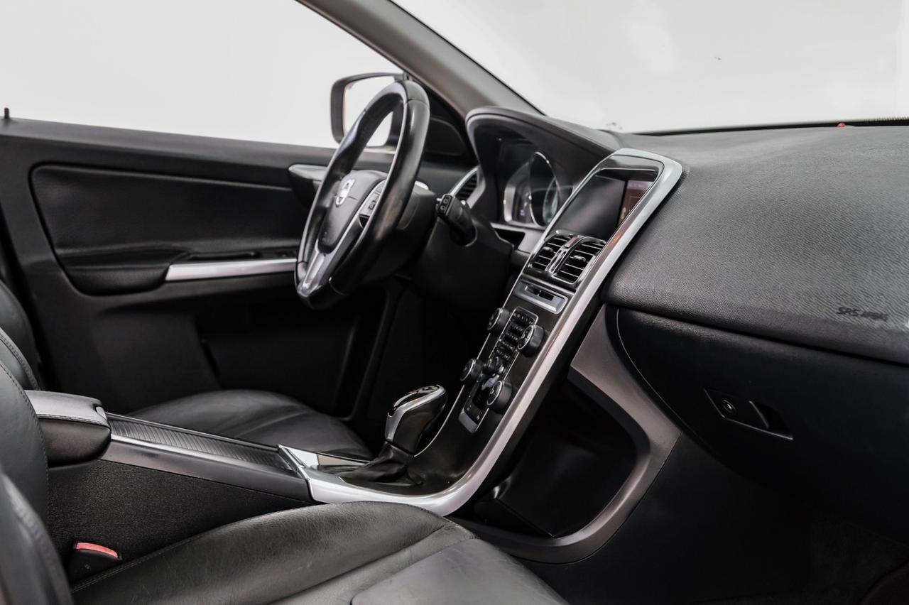 2014 Volvo XC60 3.2 PREMIER BLIND SPOT INFO LANE CHANGE ASSIST PANORMA LEATHER SEATS PUSH BUTTON START Carrollton TX