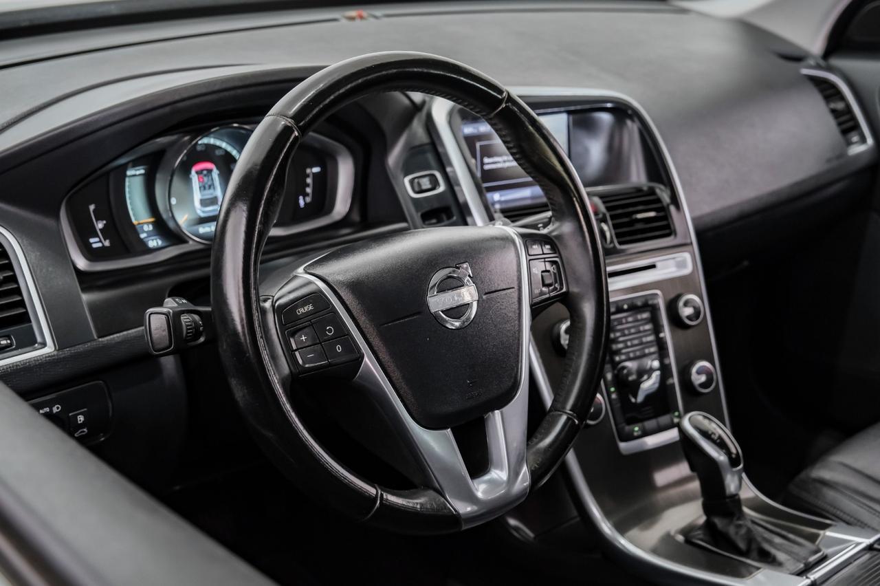 2014 Volvo XC60 3.2 PREMIER BLIND SPOT INFO LANE CHANGE ASSIST PANORMA LEATHER SEATS PUSH BUTTON START Carrollton TX