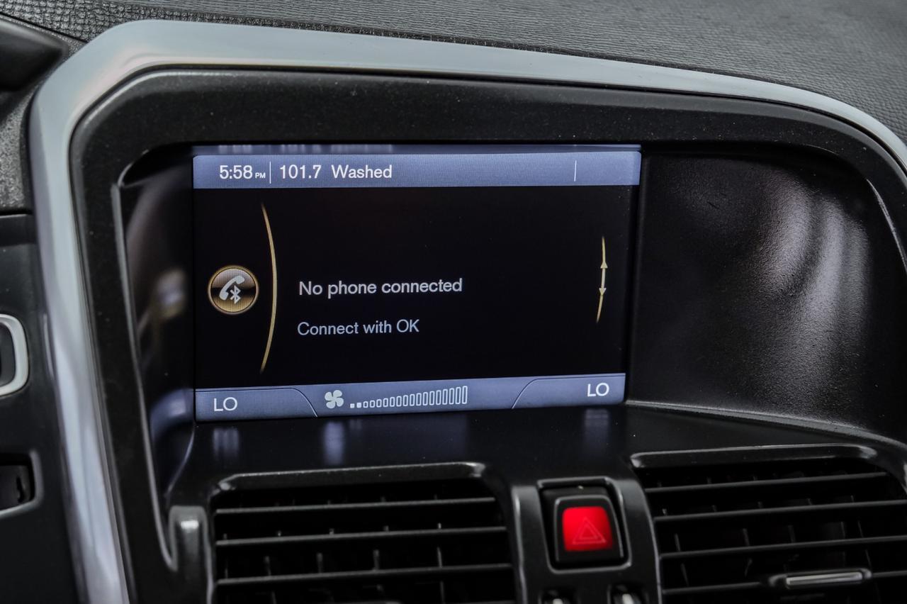 2014 Volvo XC60 3.2 PREMIER BLIND SPOT INFO LANE CHANGE ASSIST PANORMA LEATHER SEATS PUSH BUTTON START Carrollton TX