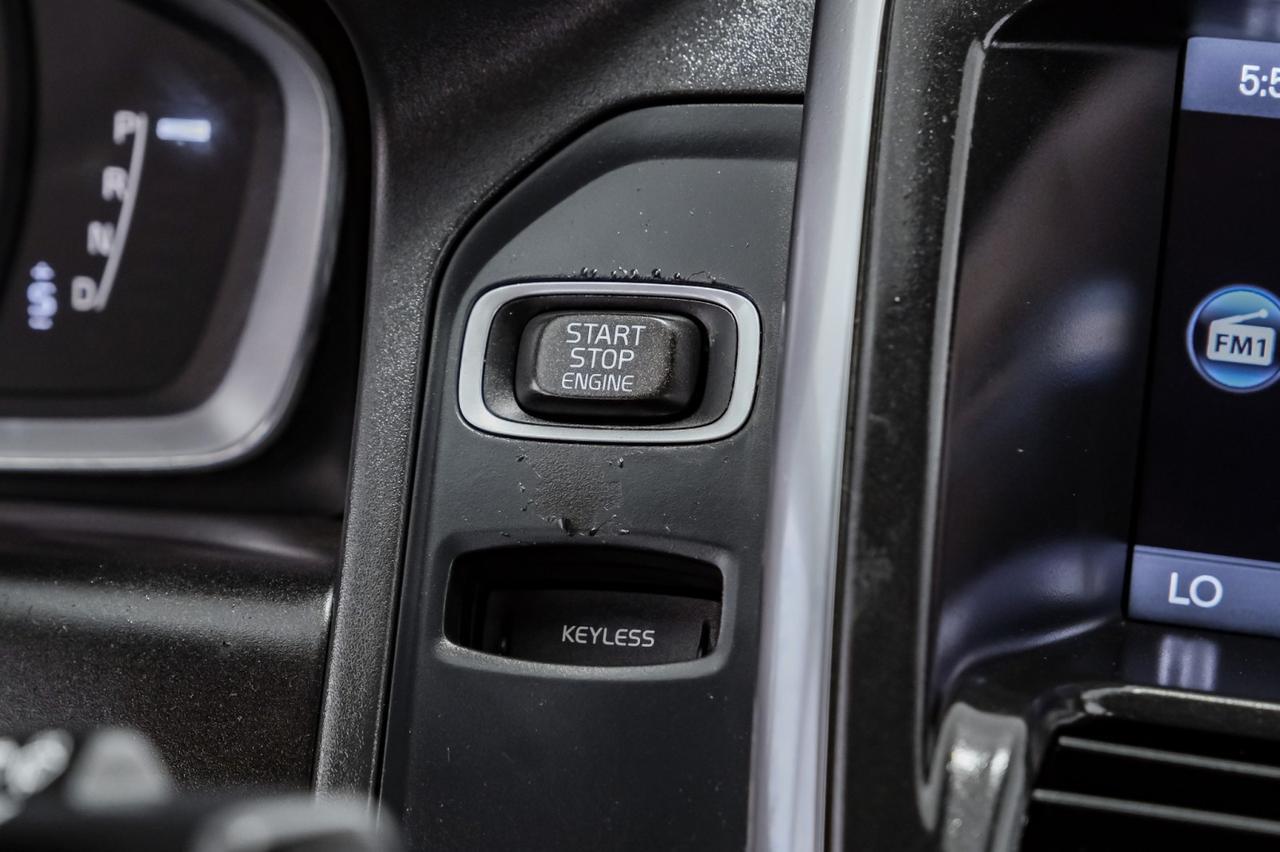 2014 Volvo XC60 3.2 PREMIER BLIND SPOT INFO LANE CHANGE ASSIST PANORMA LEATHER SEATS PUSH BUTTON START Carrollton TX