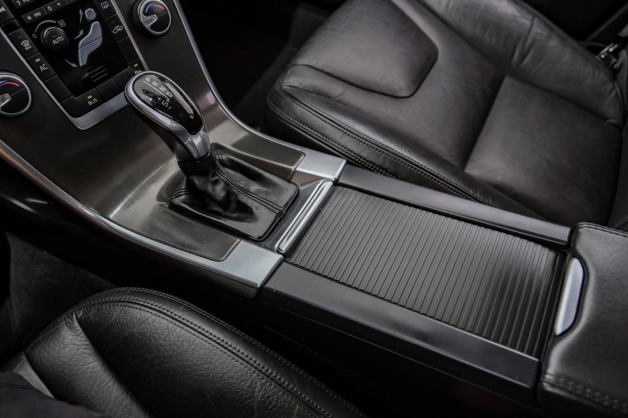 2014 Volvo XC60 3.2 PREMIER BLIND SPOT INFO LANE CHANGE ASSIST PANORMA LEATHER SEATS PUSH BUTTON START Carrollton TX