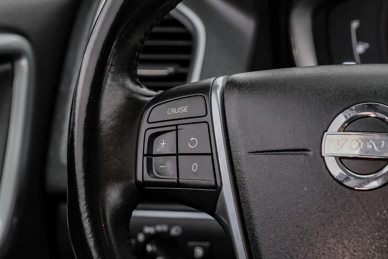 2014 Volvo XC60 3.2 PREMIER BLIND SPOT INFO LANE CHANGE ASSIST PANORMA LEATHER SEATS PUSH BUTTON START Carrollton TX