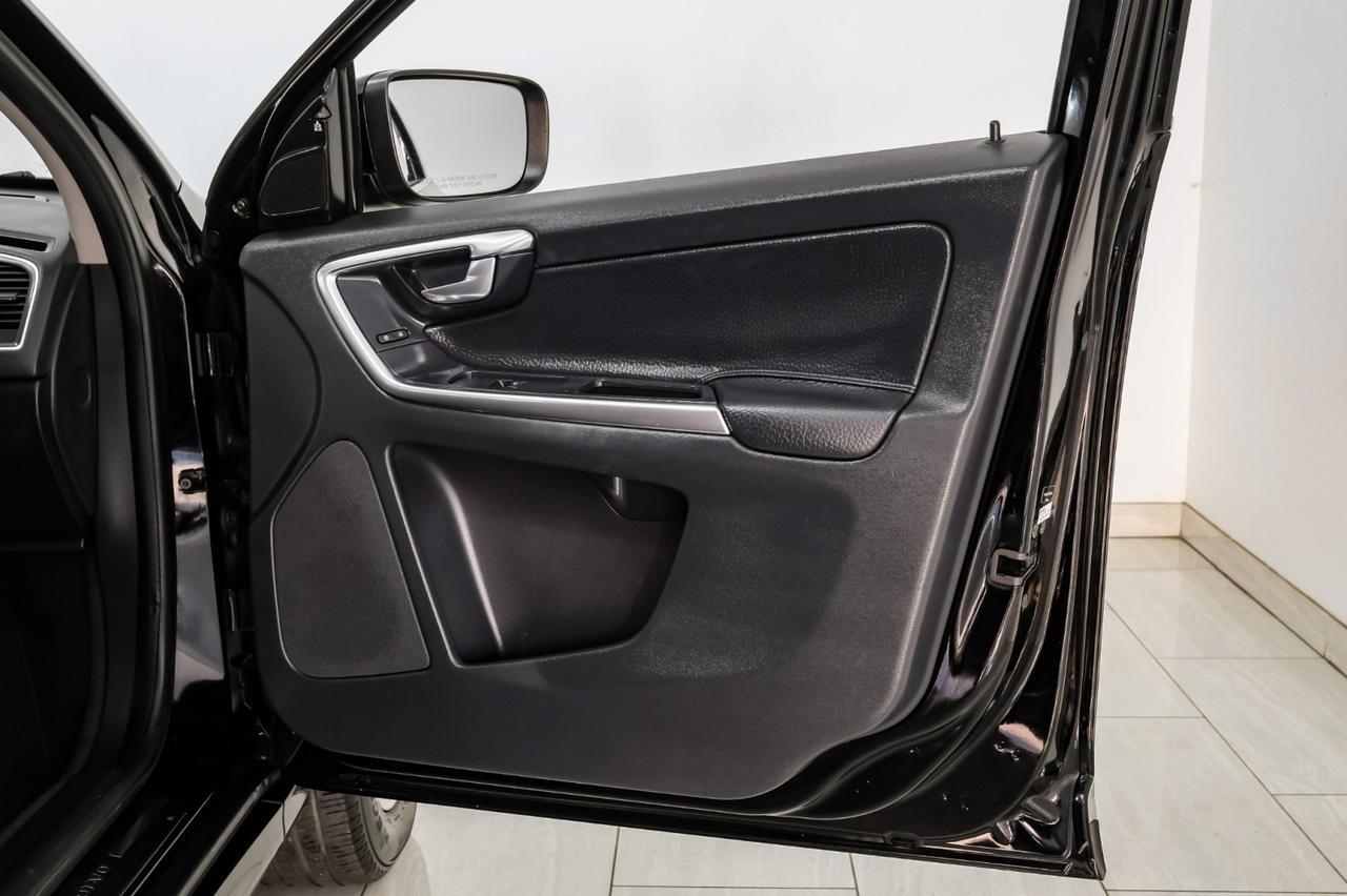 2014 Volvo XC60 3.2 PREMIER BLIND SPOT INFO LANE CHANGE ASSIST PANORMA LEATHER SEATS PUSH BUTTON START Carrollton TX