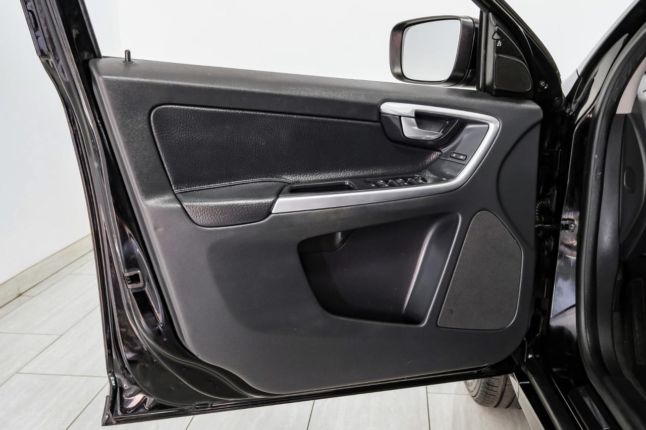 2014 Volvo XC60 3.2 PREMIER BLIND SPOT INFO LANE CHANGE ASSIST PANORMA LEATHER SEATS PUSH BUTTON START Carrollton TX