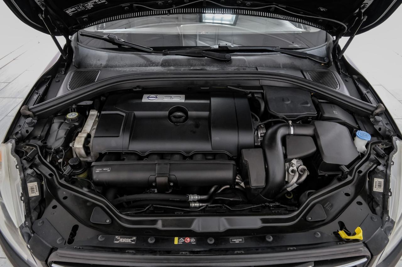 2014 Volvo XC60 3.2 PREMIER BLIND SPOT INFO LANE CHANGE ASSIST PANORMA LEATHER SEATS PUSH BUTTON START Carrollton TX