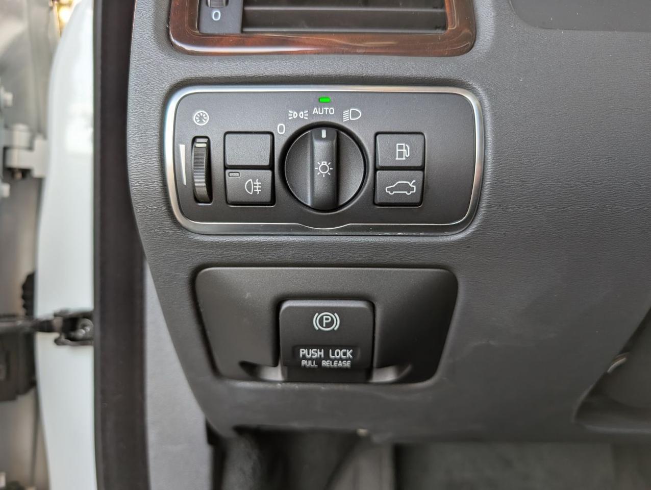 2014 Volvo XC70 T6 AWD Premier Plus w/High Performance Audio, Blind Spot Information, Moon Roof & Heated Leather Sea Portland OR