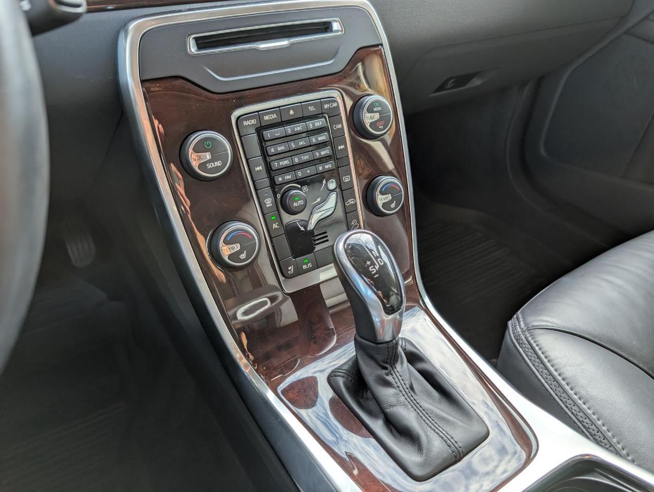 2014 Volvo XC70 T6 AWD Premier Plus w/High Performance Audio, Blind Spot Information, Moon Roof & Heated Leather Sea Portland OR