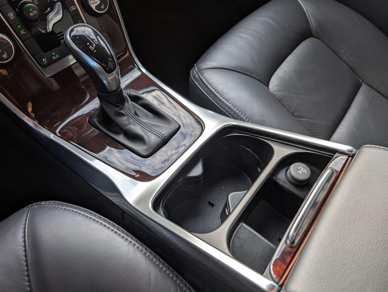 2014 Volvo XC70 T6 AWD Premier Plus w/High Performance Audio, Blind Spot Information, Moon Roof & Heated Leather Sea Portland OR