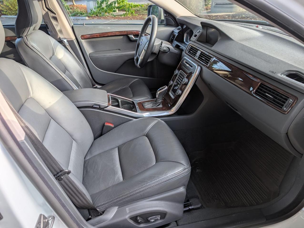 2014 Volvo XC70 T6 AWD Premier Plus w/High Performance Audio, Blind Spot Information, Moon Roof & Heated Leather Sea Portland OR