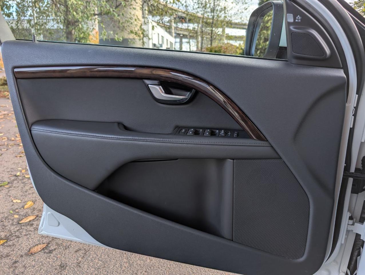 2014 Volvo XC70 T6 AWD Premier Plus w/High Performance Audio, Blind Spot Information, Moon Roof & Heated Leather Sea Portland OR